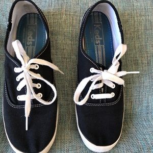 Women’s 8 1/3 black and white Ked’s